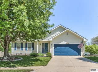 16214 Erskine Cir, Omaha, NE 68116