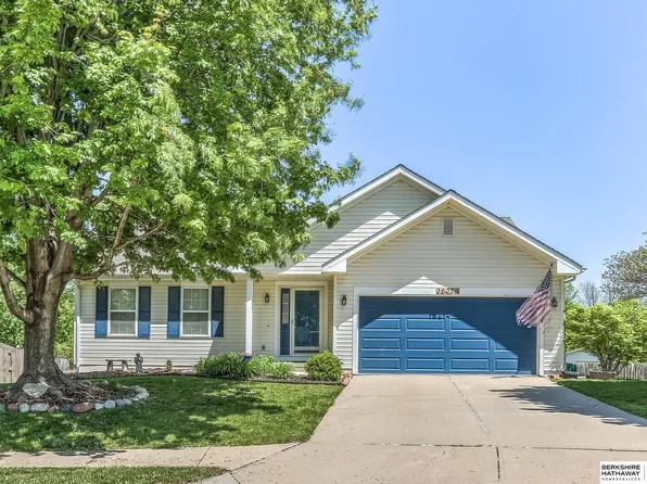 16214 Erskine Cir, Omaha, NE 68116