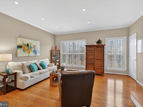 4th image of 5528 Jowett Ct