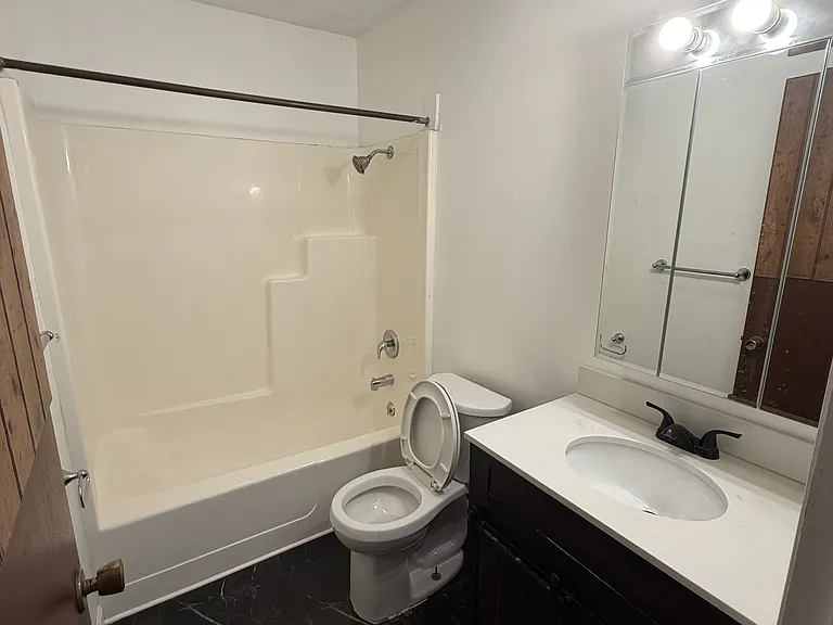 1004 S College St #8 — Photo 7