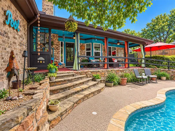 2125 Cambridge Dr, Hurst, TX 76054