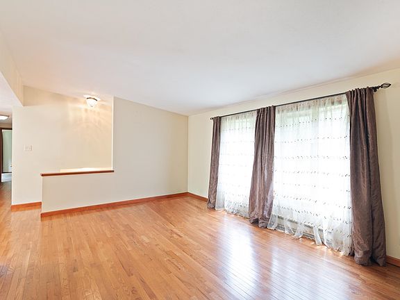 5th image of 549 Terrace Dr