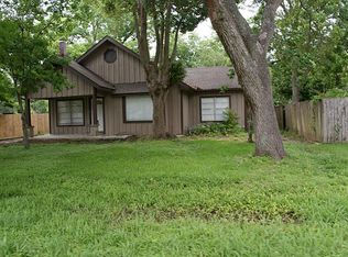 615 E Live Oak St, Angleton, TX 77515