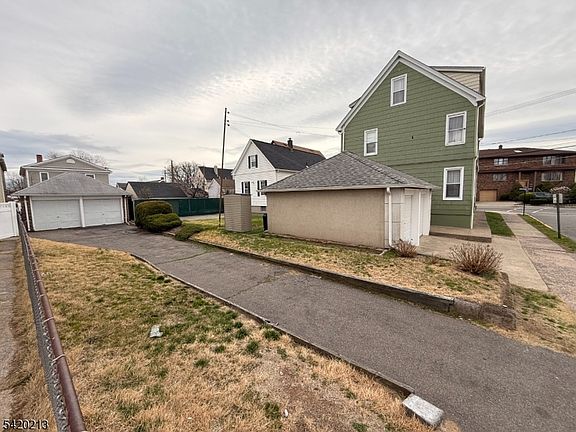 5th image of 121 Halstead Ave