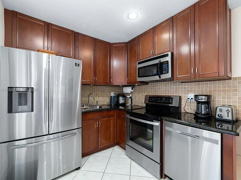 4521 NE 21st Ave #1 — Photo 8
