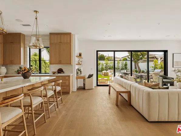 8346 McConnell Ave, Los Angeles, CA 90045