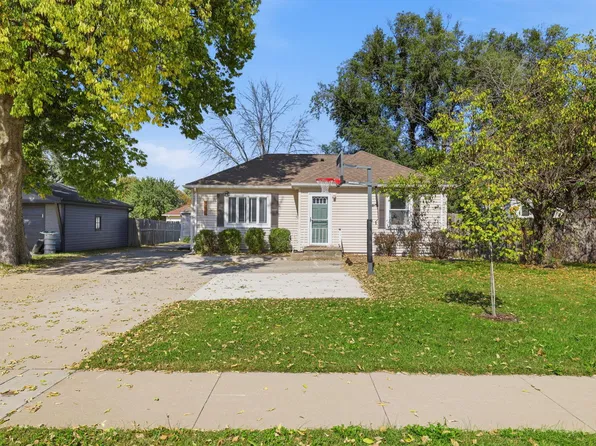 5445 NW 62nd Ave, Johnston, IA 50131