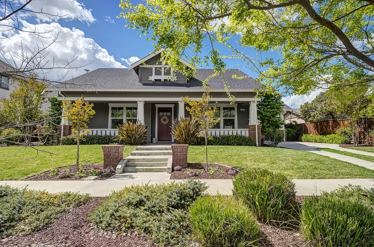 2323 Peregrine St photo 1