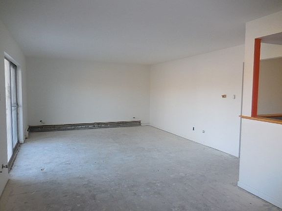 5th image of 2624 N Windsor Dr Unit 101