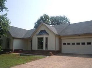 688 N Walnut Bend Dr, Memphis, TN 38018