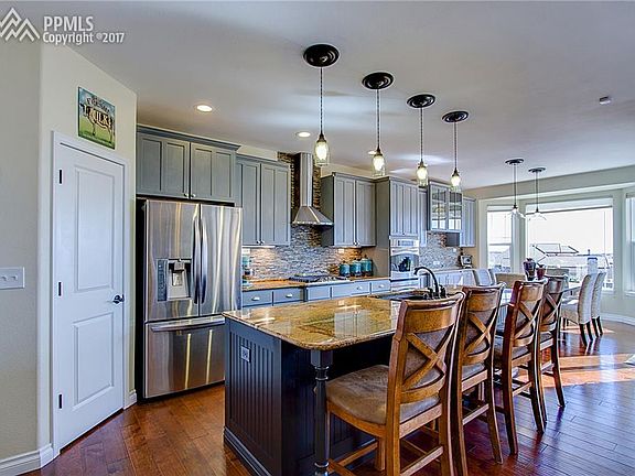 Large Kitchen with 42 inch cabinets