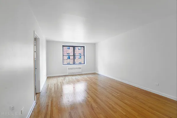 Rented by Hillel Realty Group | media 15