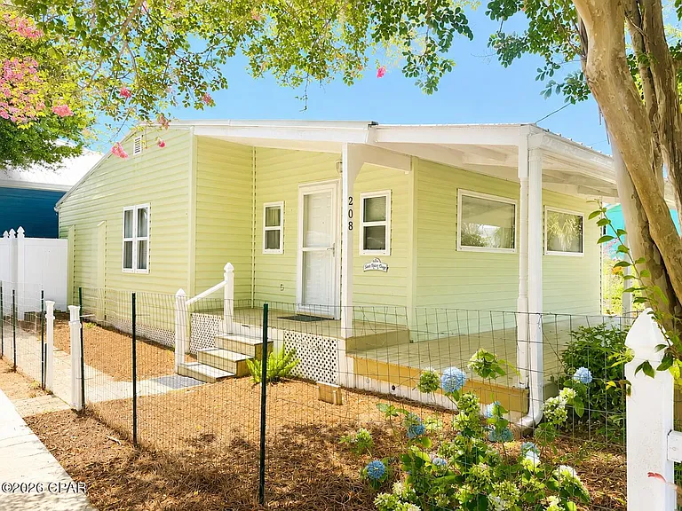 208 El Prado Pl — Photo 1