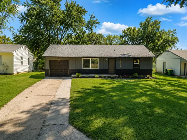 7115 Maple St, Overland Park, KS 66204