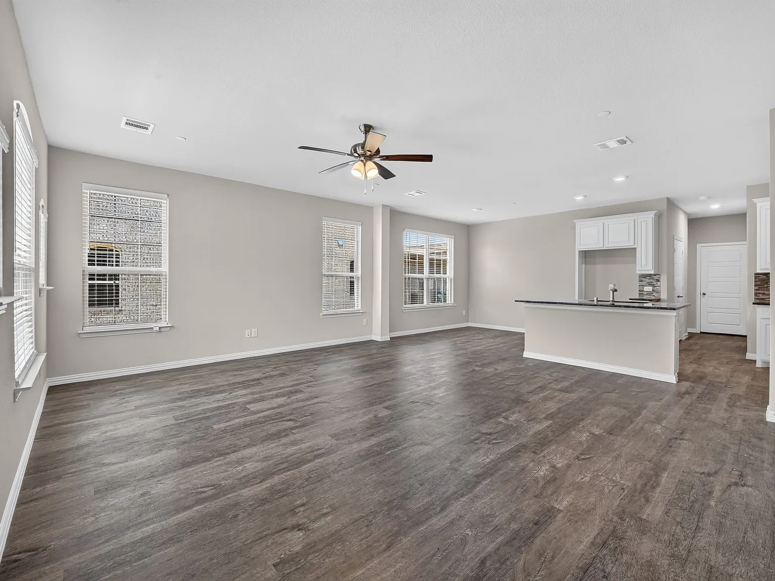 3 bed, 1752 sqft, $2,100 — Photo 2