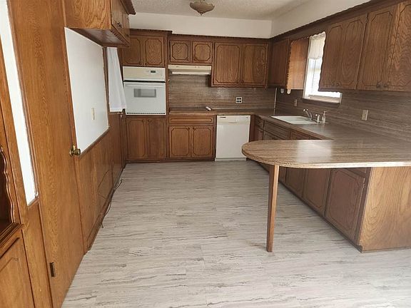 5th image of 132 SW 69th St