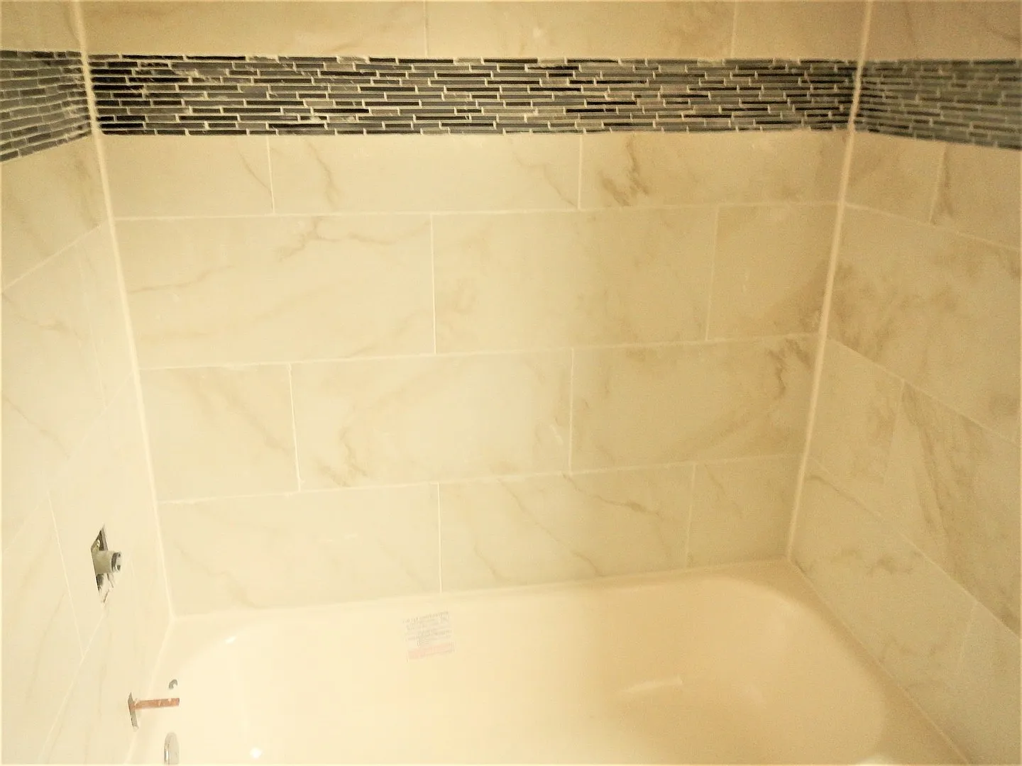Completely Renovated 4 Bedroom Home Accepting 3 Bedroom Vouchers With A Reduced Security Deposit!... — Photo 2