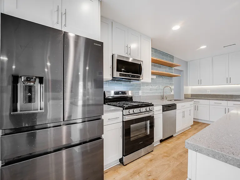 530 Kirtright St — Photo 9