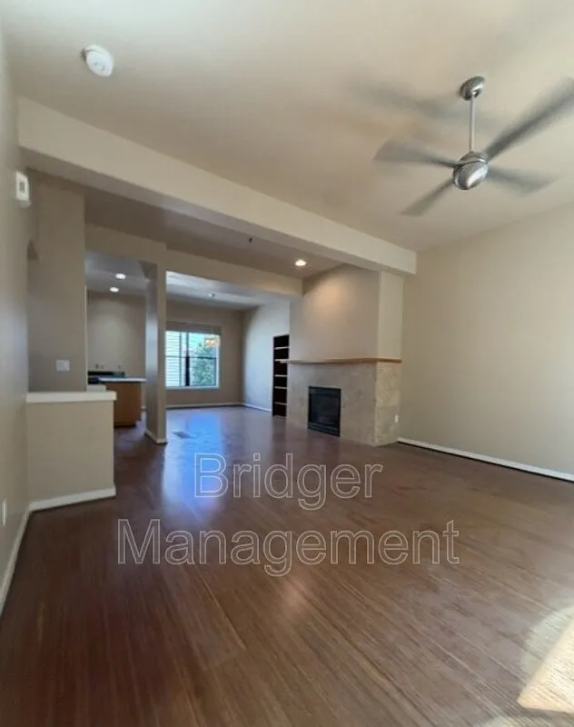 3 bed, 2.5 bath, 1548 sqft, $3,650 — Photo 4
