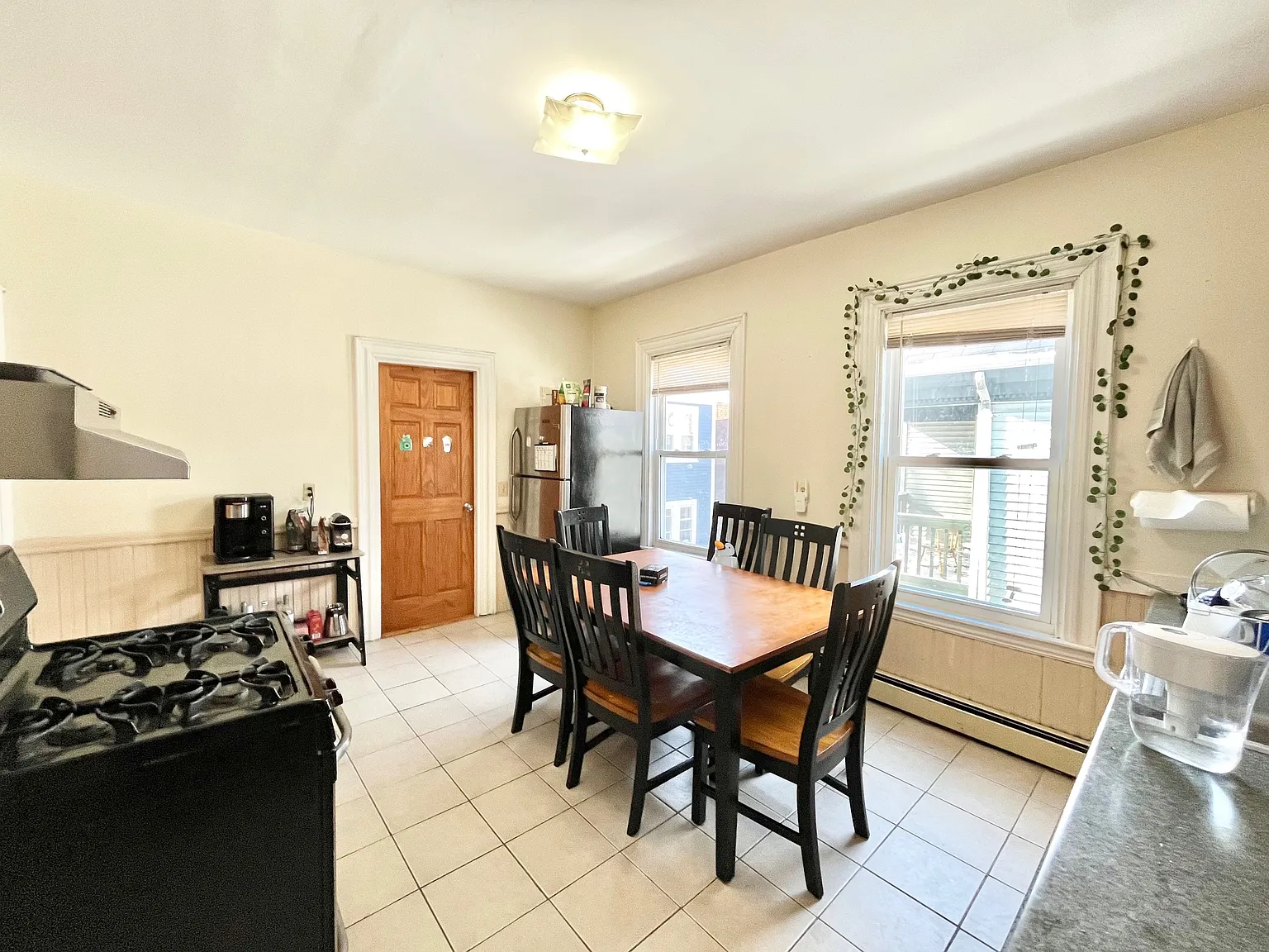 4 bed, 9999 sqft, $4,500 — Photo 3
