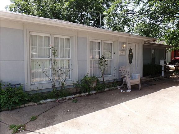 2nd image of 814 Curtis Dr