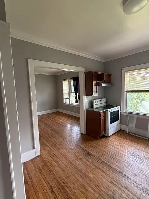 651 Norton Street - Up-East — Photo 3