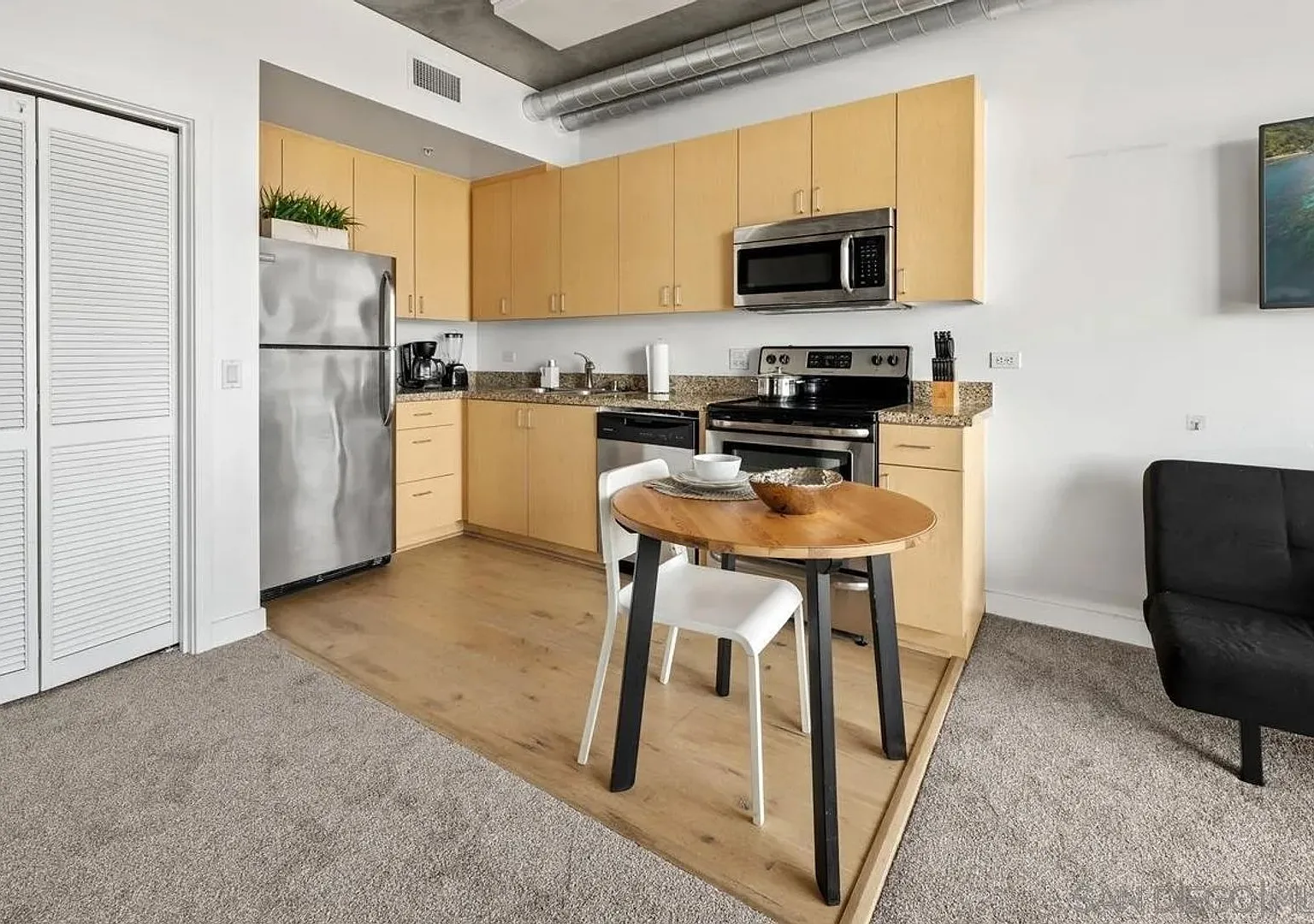 Stylish East Village Studio | Rooftop Amenities | Flexible Lease Options — Photo 4