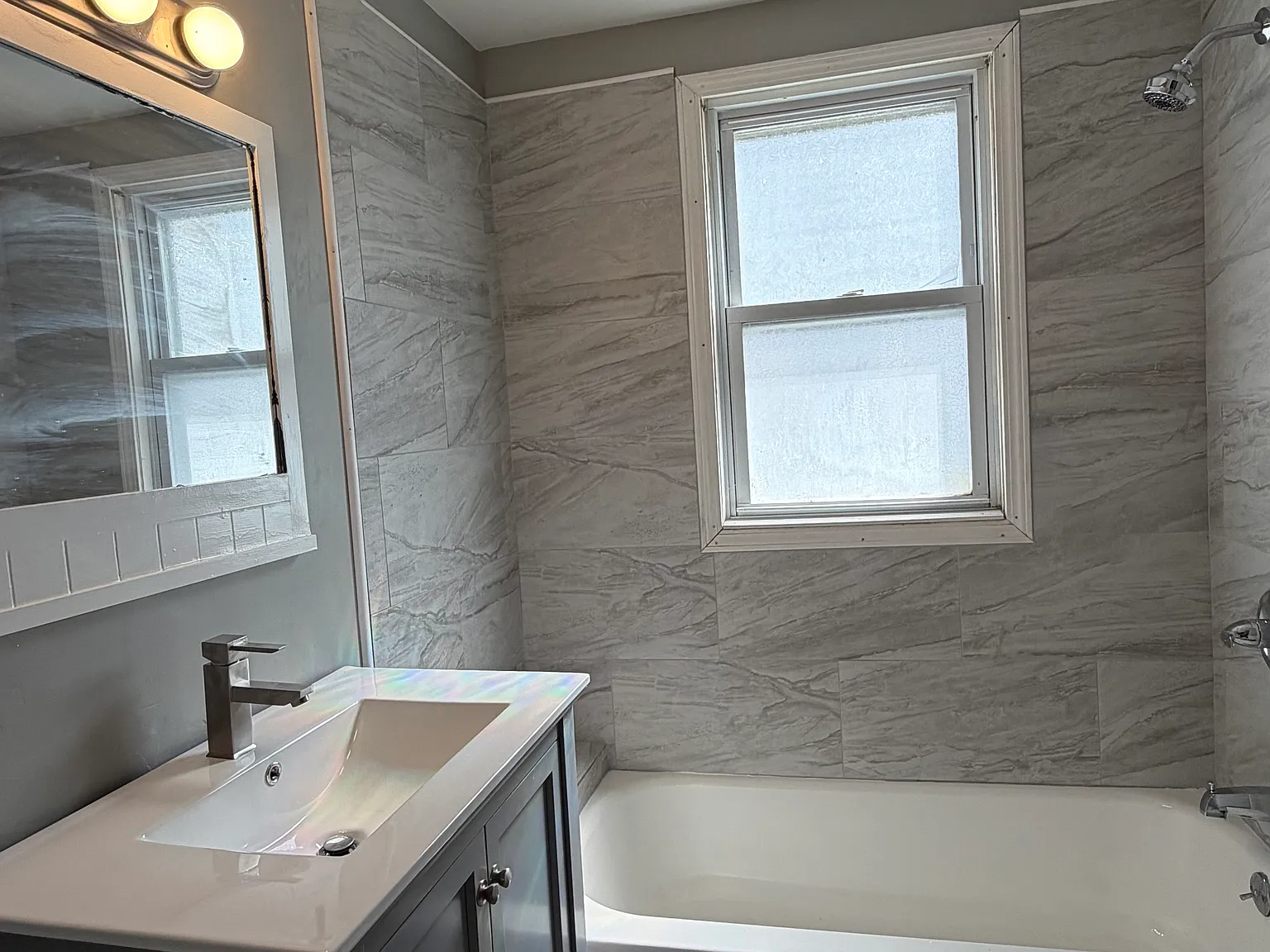 3 bed, 1200 sqft, $1,900 — Photo 1