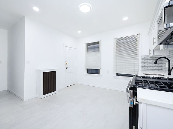 5th image of 121 Browne St #5