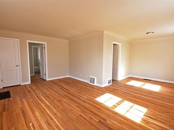 3rd image of 132 S Canosa Ct