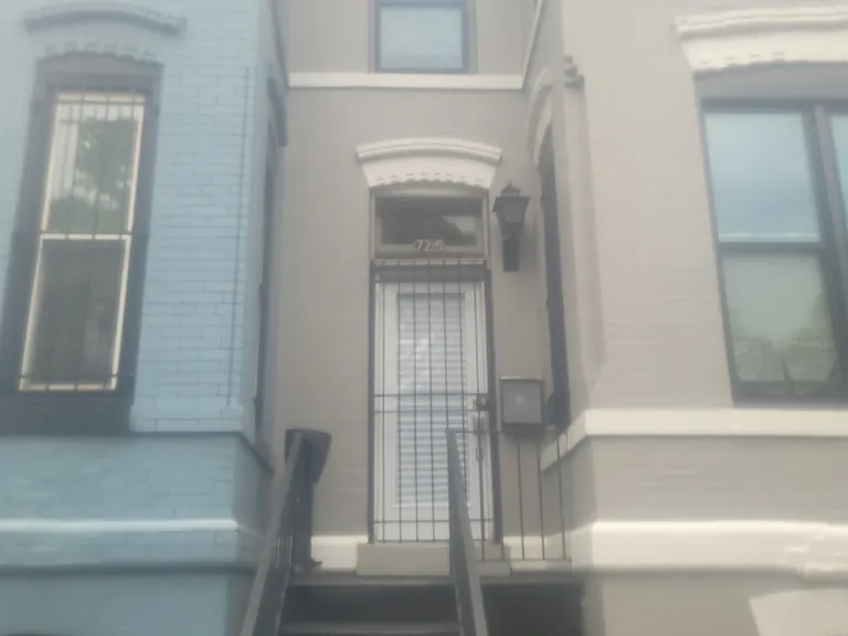 725 12th St NE — Photo 40