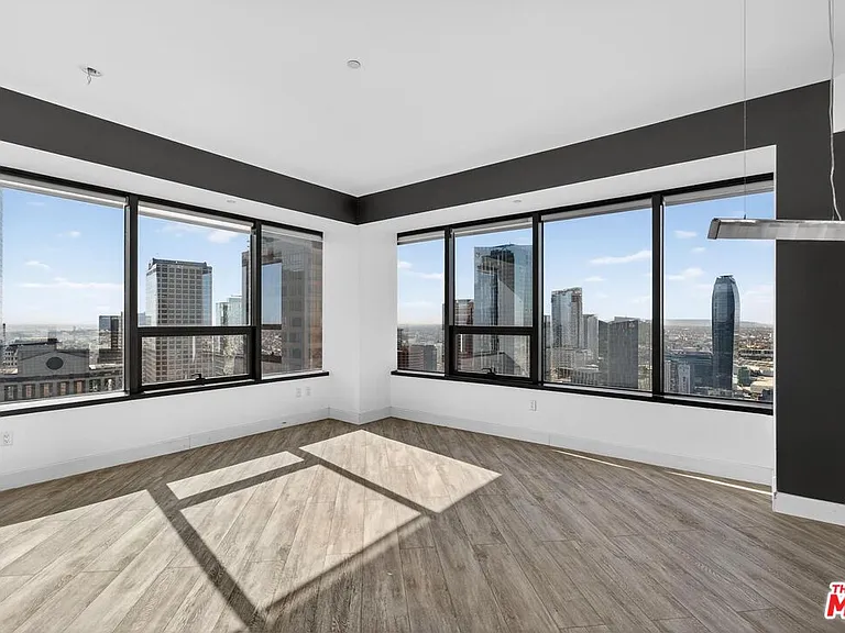 1100 Wilshire Blvd #2811 — Photo 2
