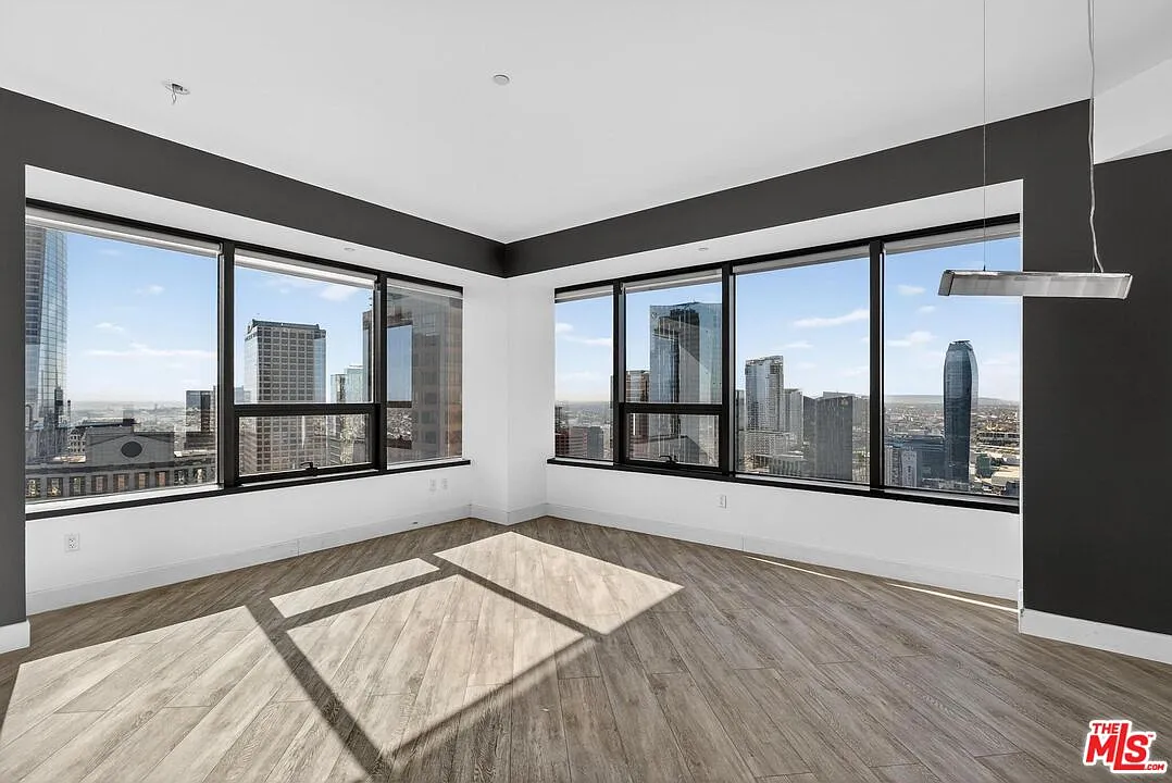 Building Photo - 1100 Wilshire Blvd #2811