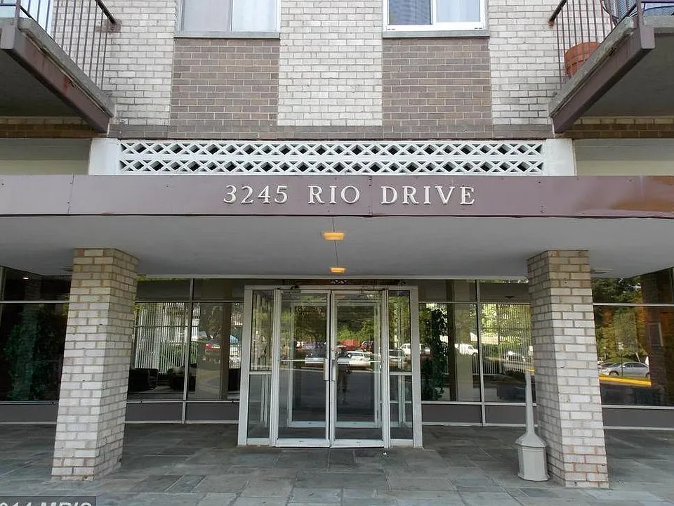 3245 Rio Dr #806