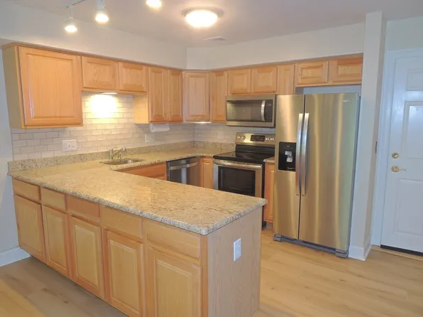 24 Green Leaves Dr Unit 411, Amherst, MA 01002