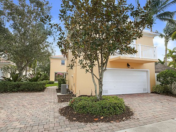 2nd image of 4014 Community Dr #1