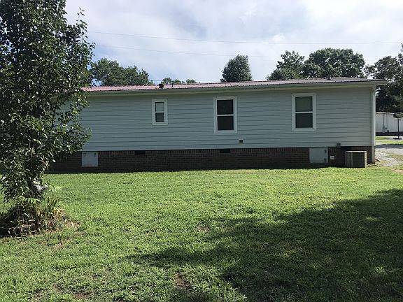3rd image of 102 Whispering Oak Dr