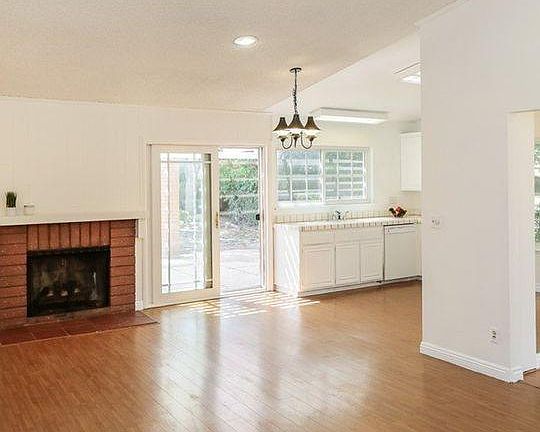 5th image of 18632 1/2 Merridy St