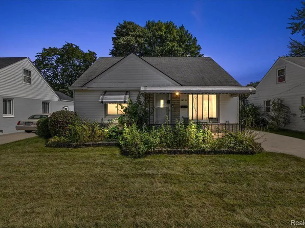 26720 Hollywood St, Roseville, MI 48066