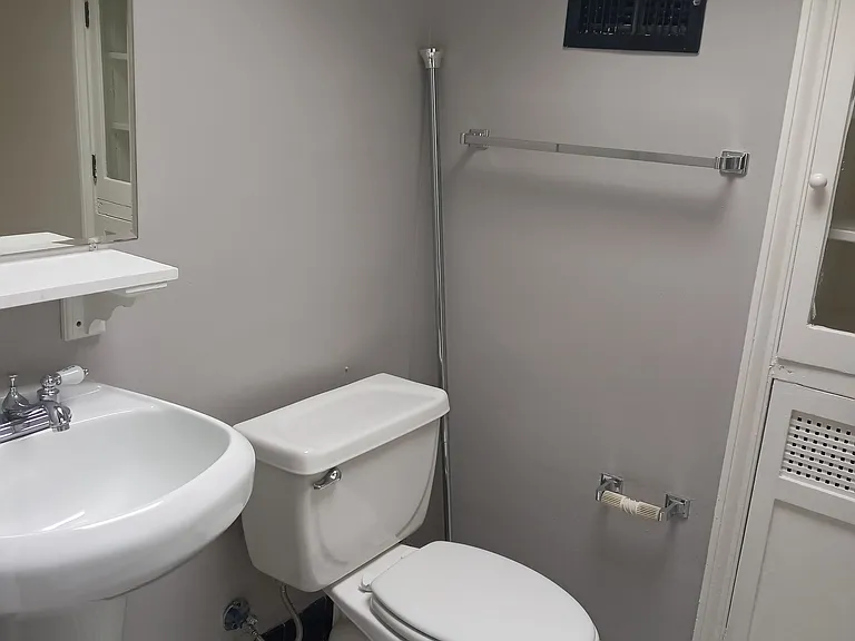 514 Madison St #9 — Photo 6