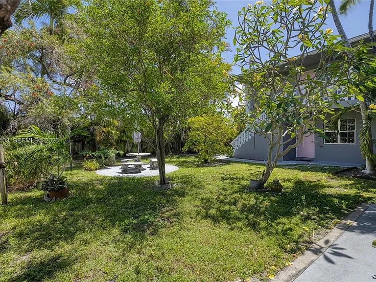 400 SE 31st St #6 — Photo 16