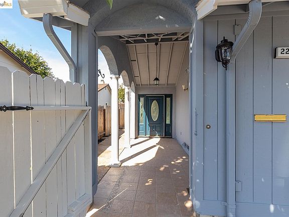 3rd image of 2208 Banyan Way