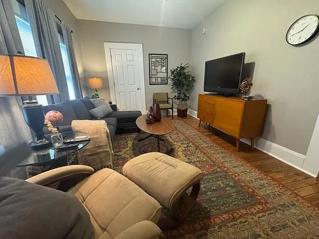 1 bed, 900 sqft, $1,500 — Photo 2