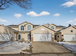 2796 Viola Heights Dr NE, Rochester, MN 55906