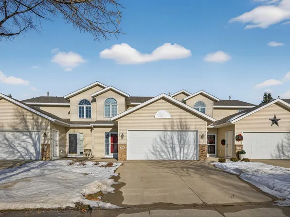 2796 Viola Heights Dr NE, Rochester, MN 55906