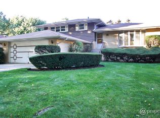 1509 N Larch Dr, Mount Prospect, IL 60056