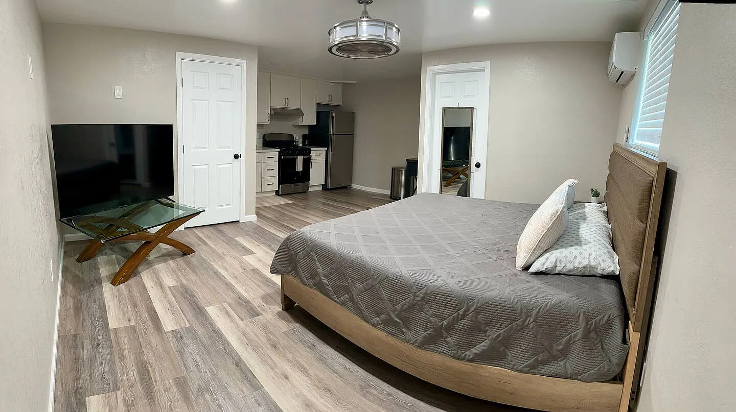 Studio, 600 sqft, $1,950 — Photo 1