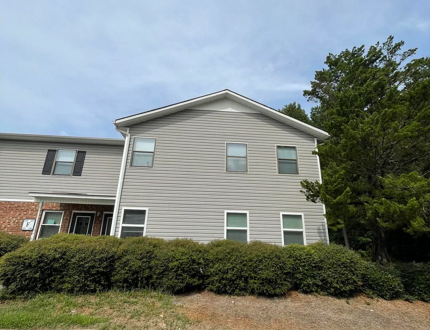 1 bed, 1.0 bath, $825 — Photo 1
