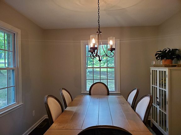4th image of 104 Dylark Dr