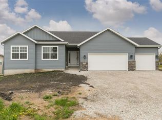 6912 Stone Meadow Dr SW, Cedar Rapids, IA 52404